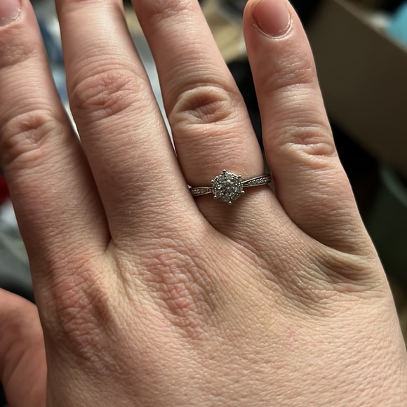 Brand New Never Worn Engagement Ring! - Picture 6 of 6